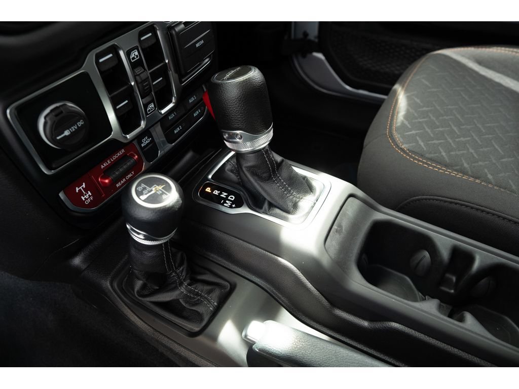 Used 2024 Jeep Gladiator Mojave w/ Convenience Group AWD/4WD image 24