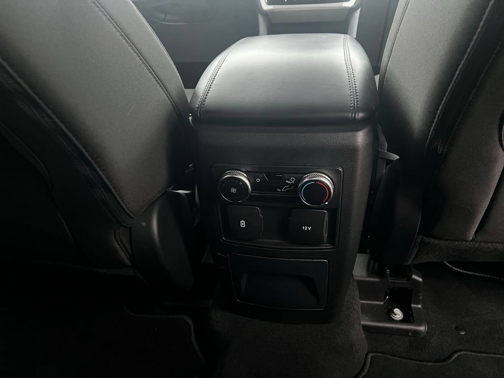 Used 2023 Ford Explorer XLT AWD/4WD image 24