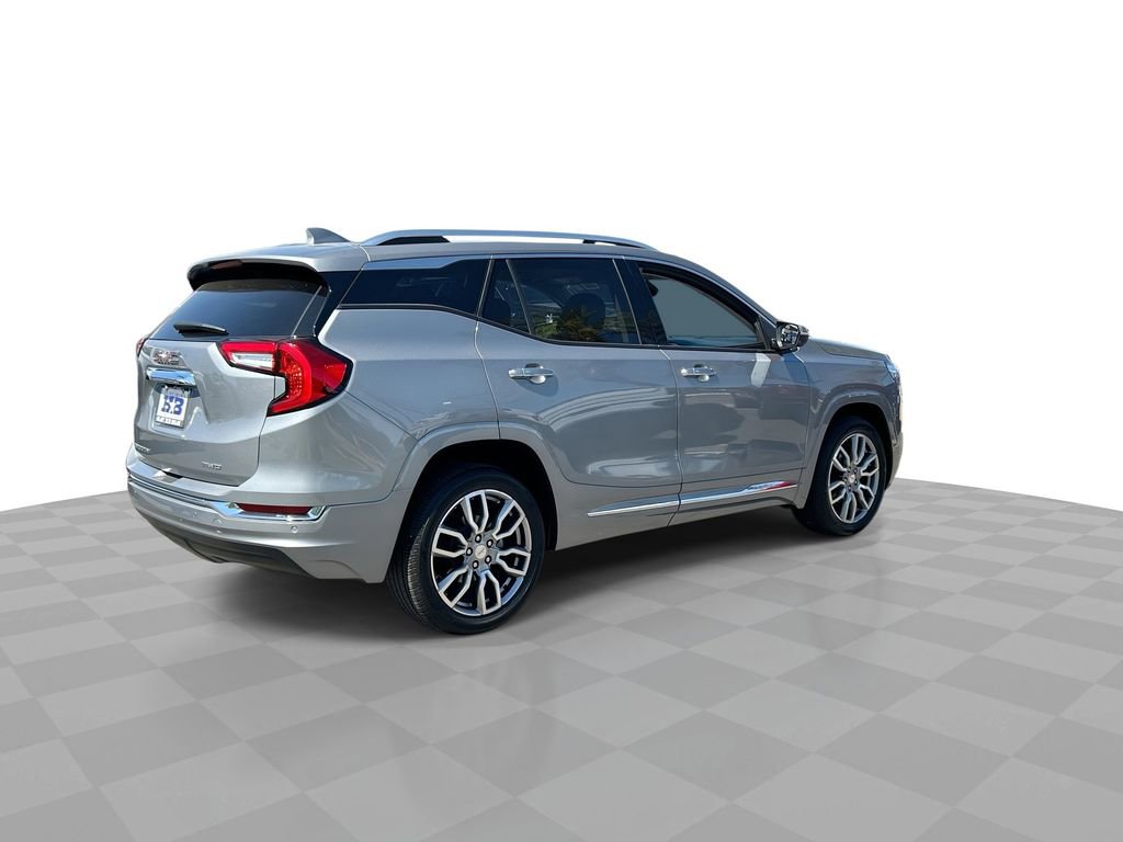 Used 2024 GMC Terrain Denali w/ Denali Premium Package image 8
