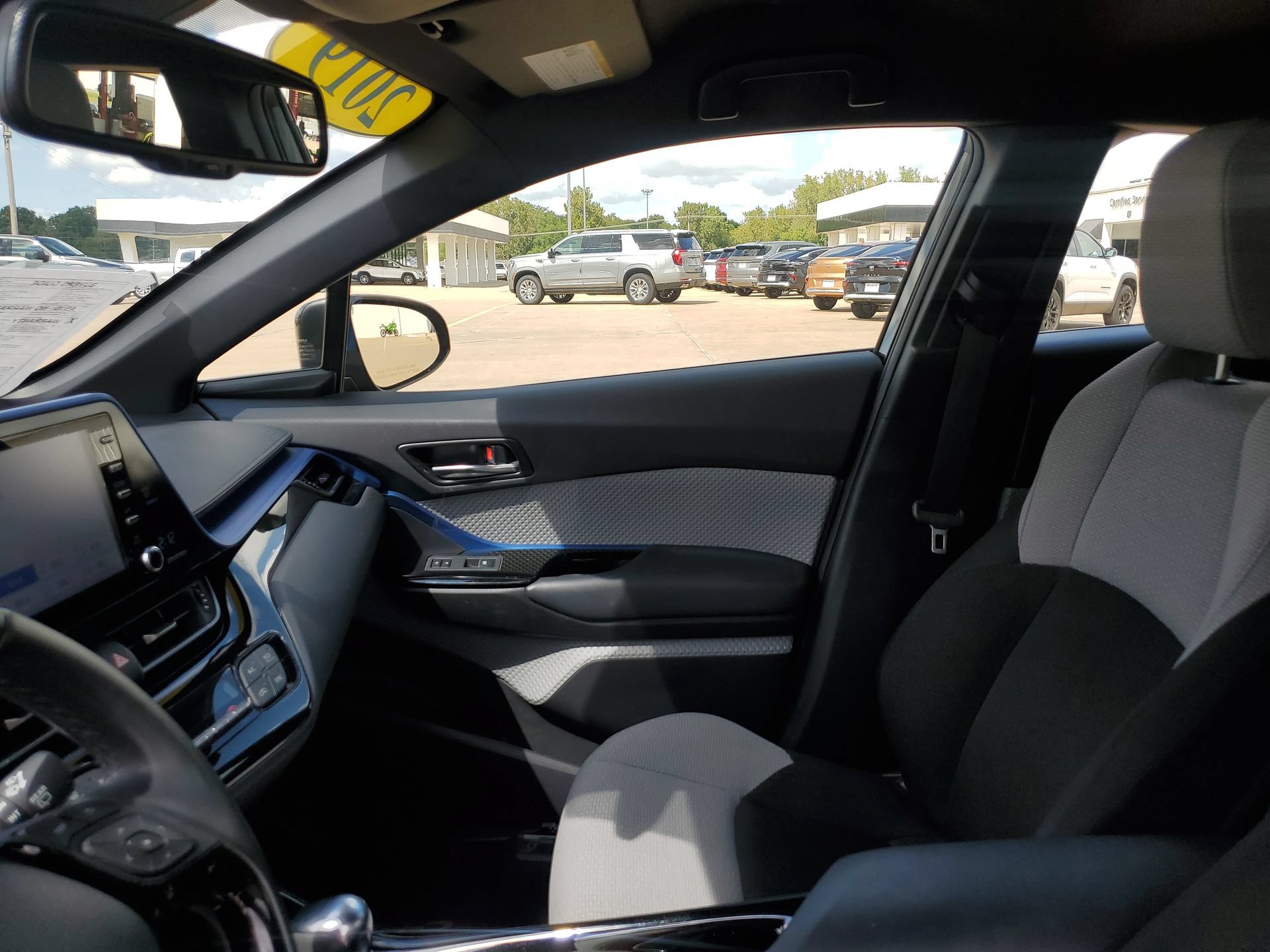 Used 2019 Toyota C-HR XLE FWD image 26