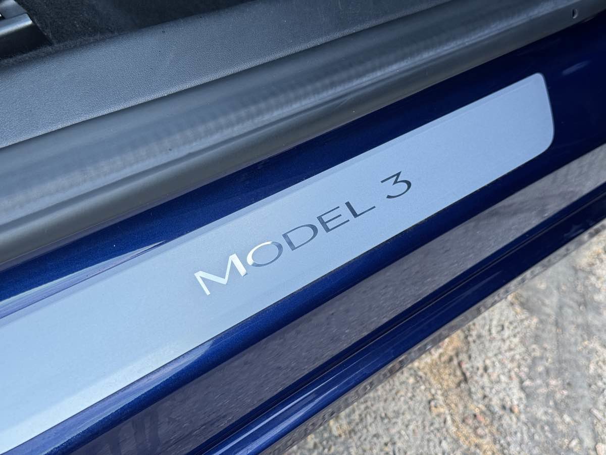 Used 2018 Tesla Model 3 image 19