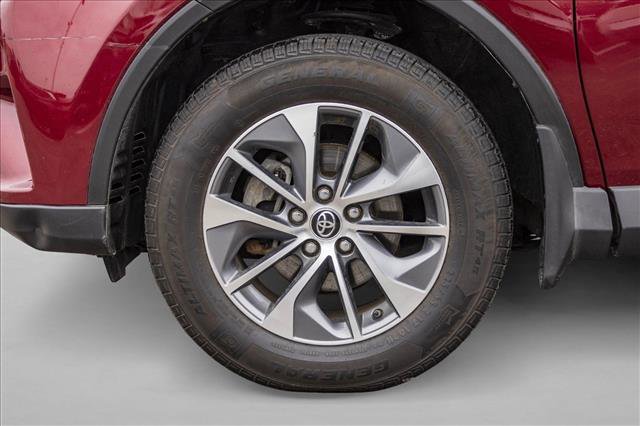 Used 2018 Toyota RAV4 LE image 9