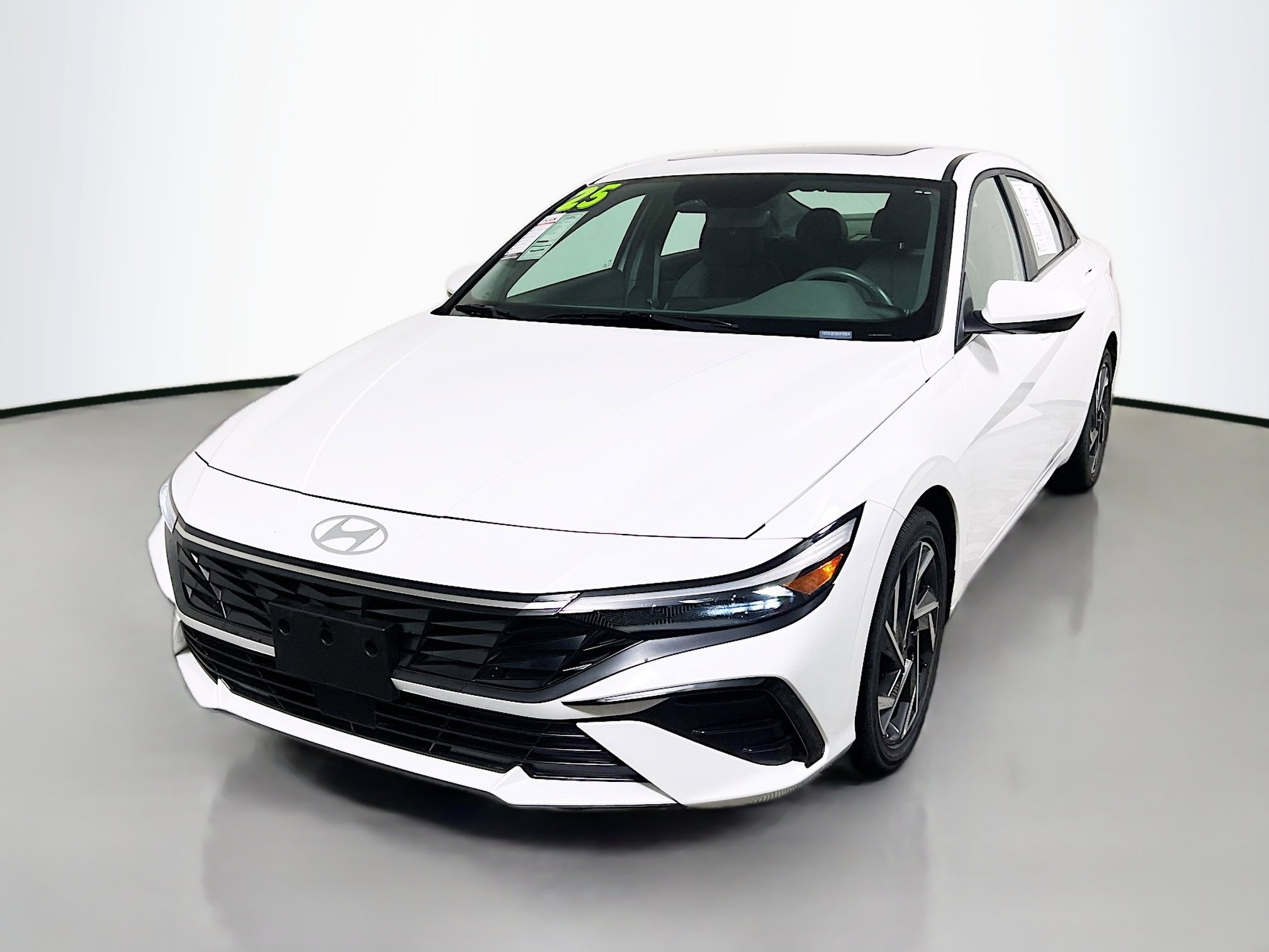 Used 2025 Hyundai Elantra SEL image 10