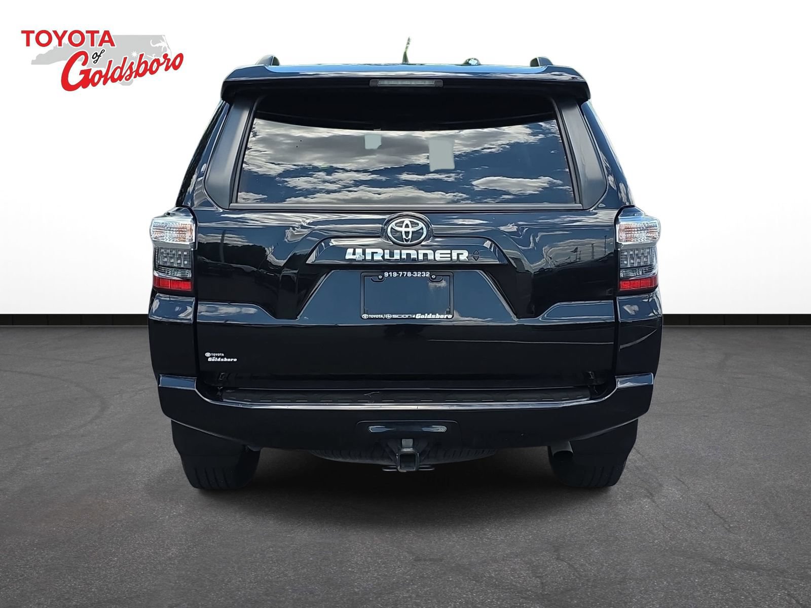 Used 2024 Toyota 4Runner SR5 Premium w/ Moonroof Package RWD image 6