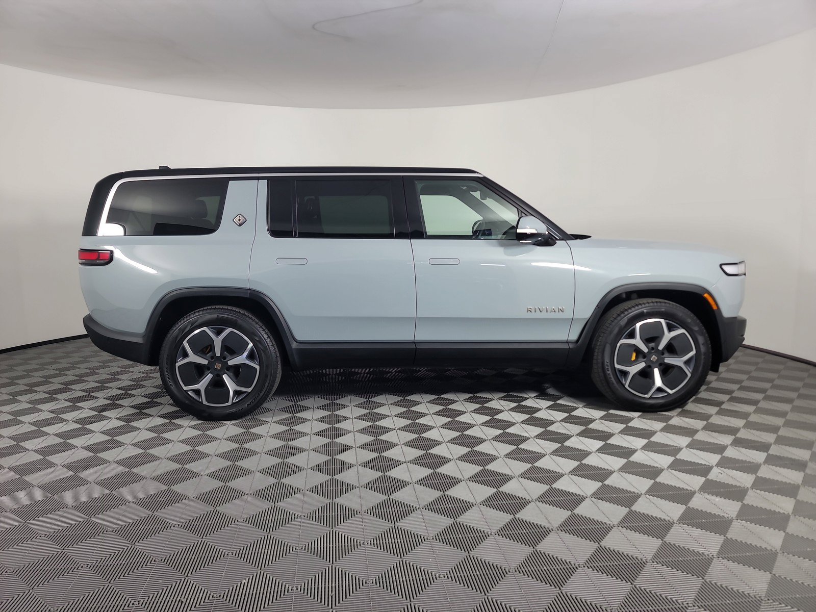 Used 2024 Rivian R1S Adventure AWD/4WD image 6