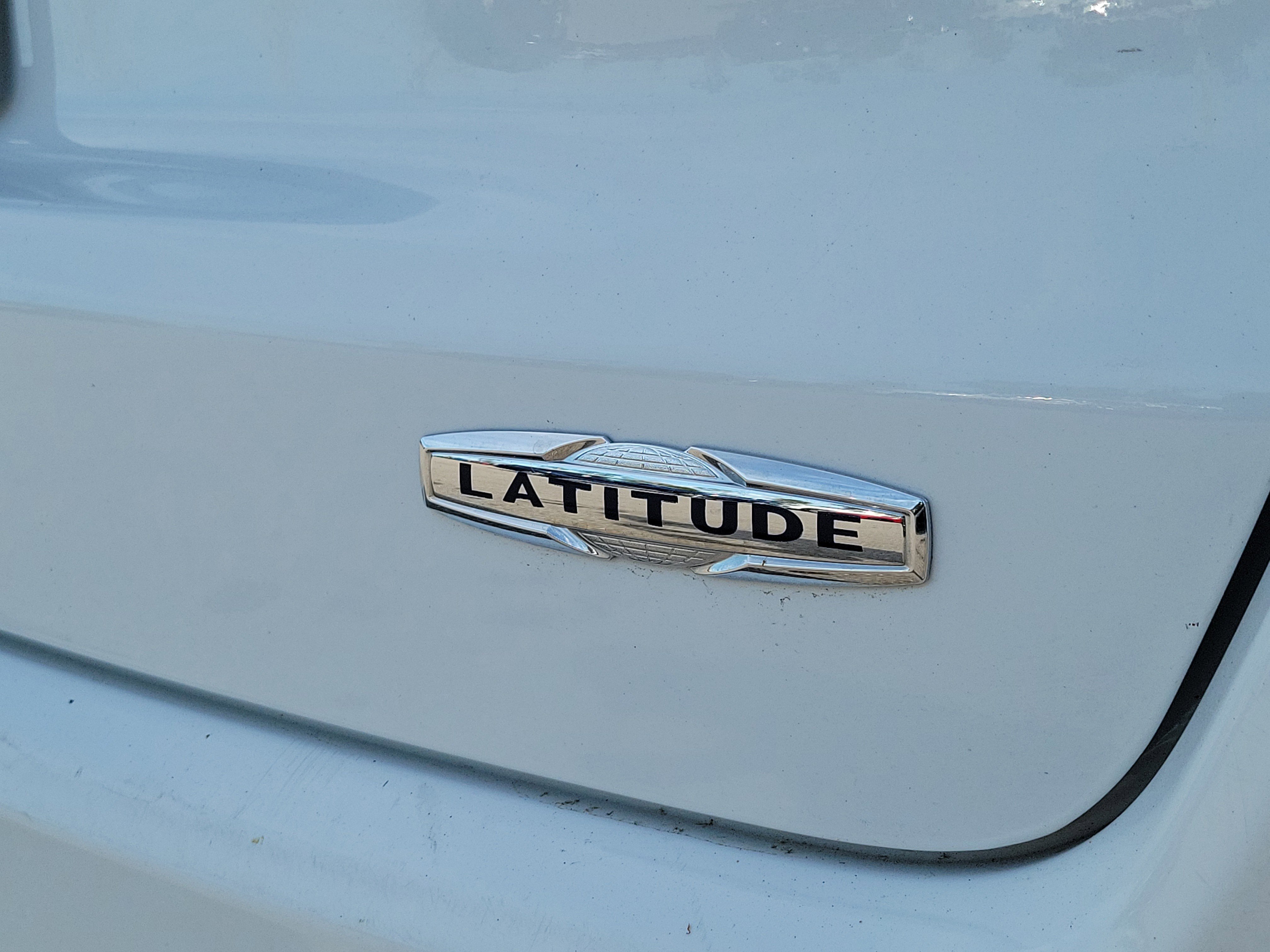 Used 2024 Jeep Compass Latitude image 10