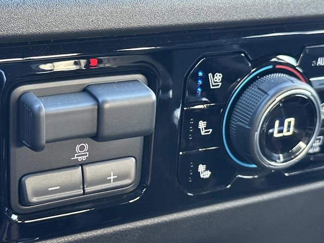 Used 2024 Chevrolet Silverado 1500 LTZ w/ Technology Package image 39