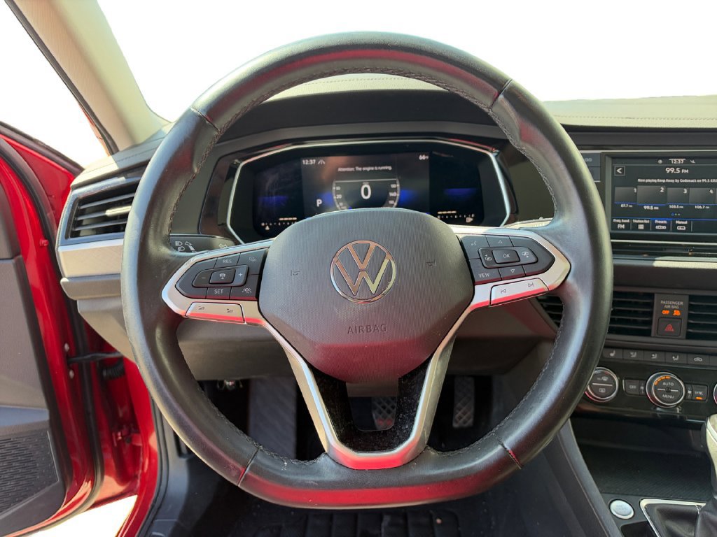 Used 2023 Volkswagen Jetta SE FWD image 13