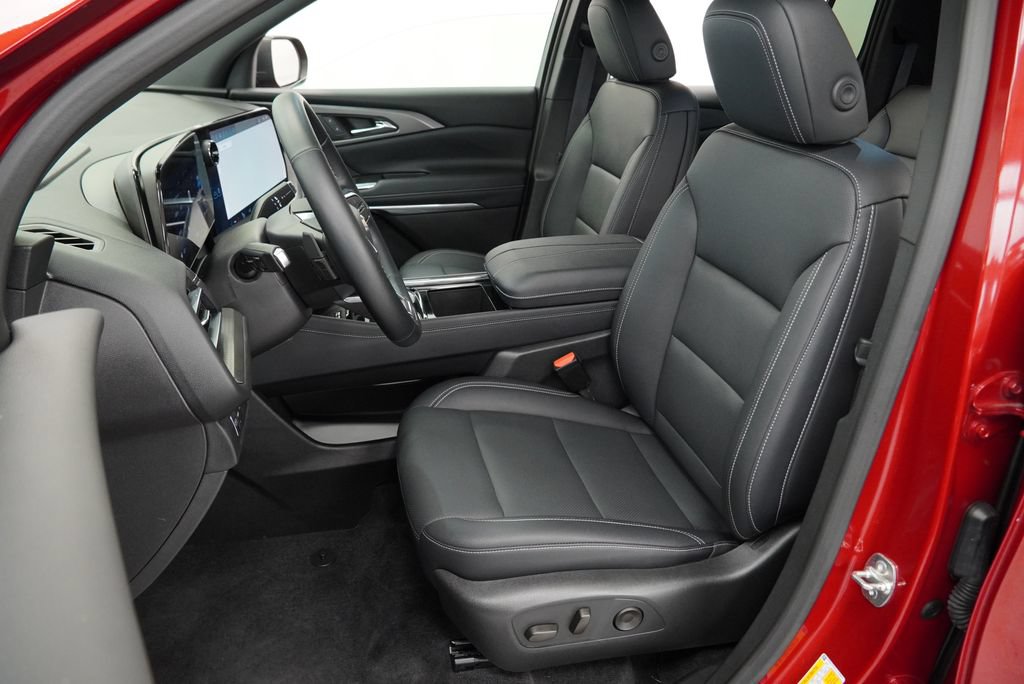 Used 2025 Chevrolet Traverse LT w/ Driver Confidence Package FWD image 11