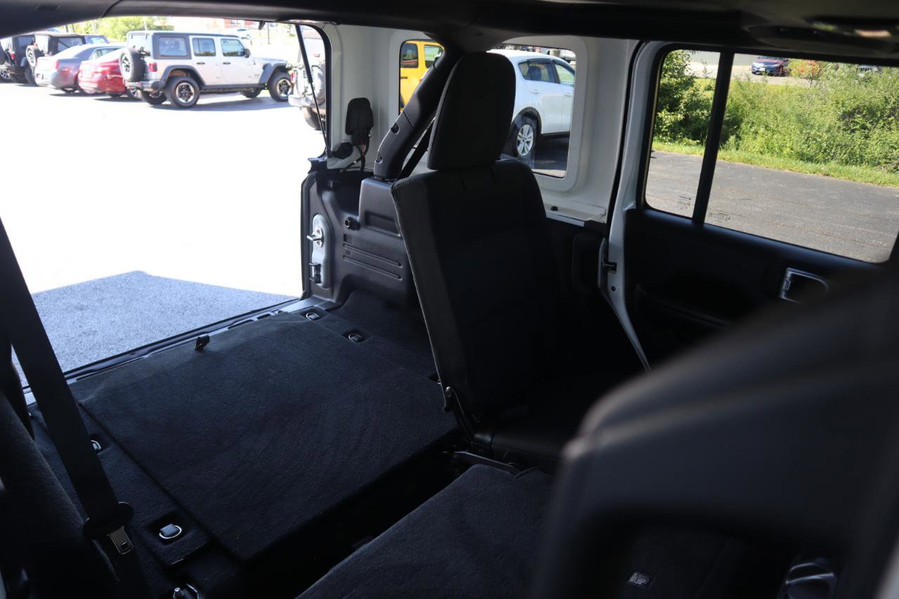 Used 2018 Jeep Wrangler Unlimited Sport S AWD/4WD image 40