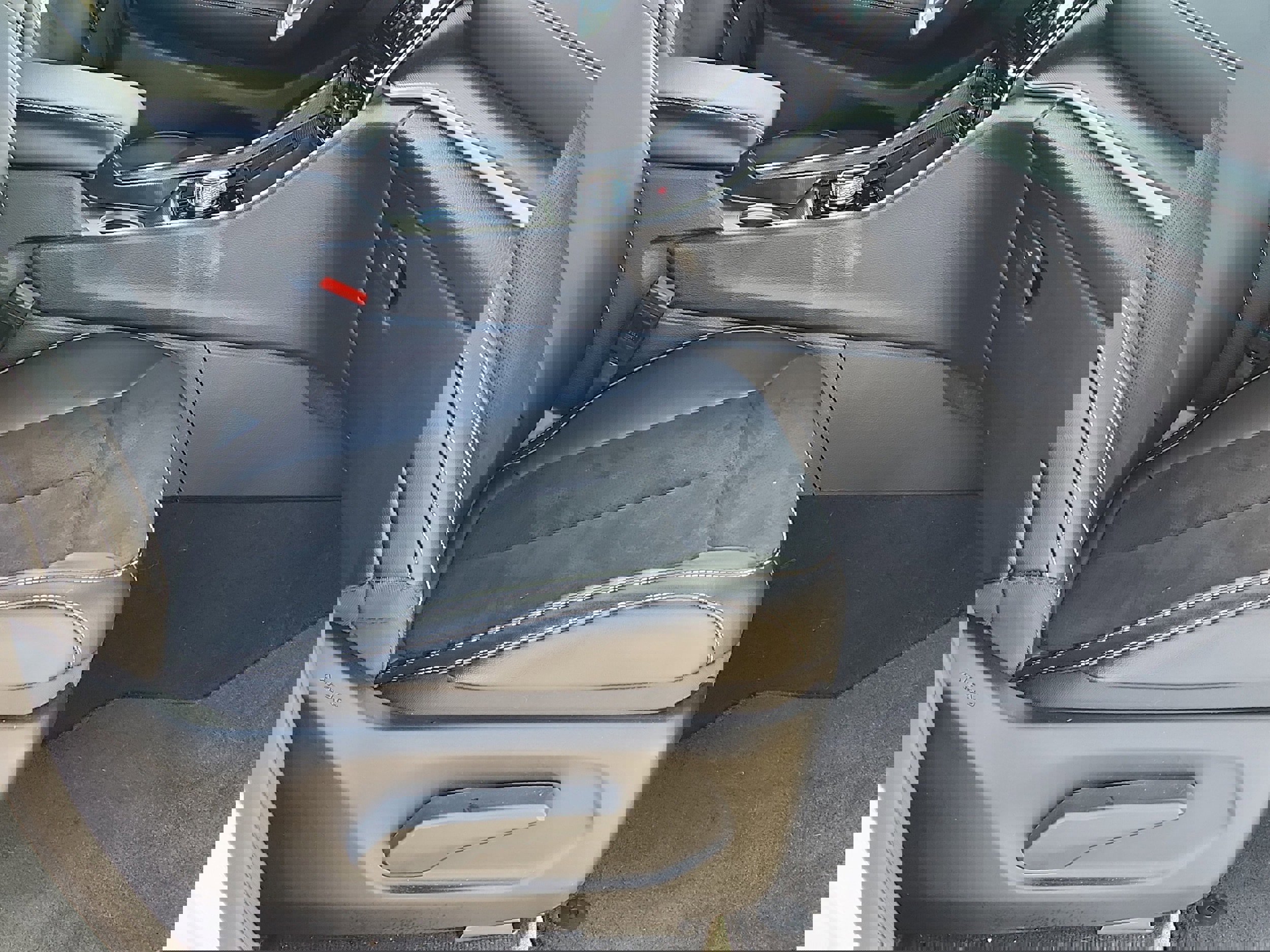 Used 2025 Jeep Grand Cherokee Altitude image 12