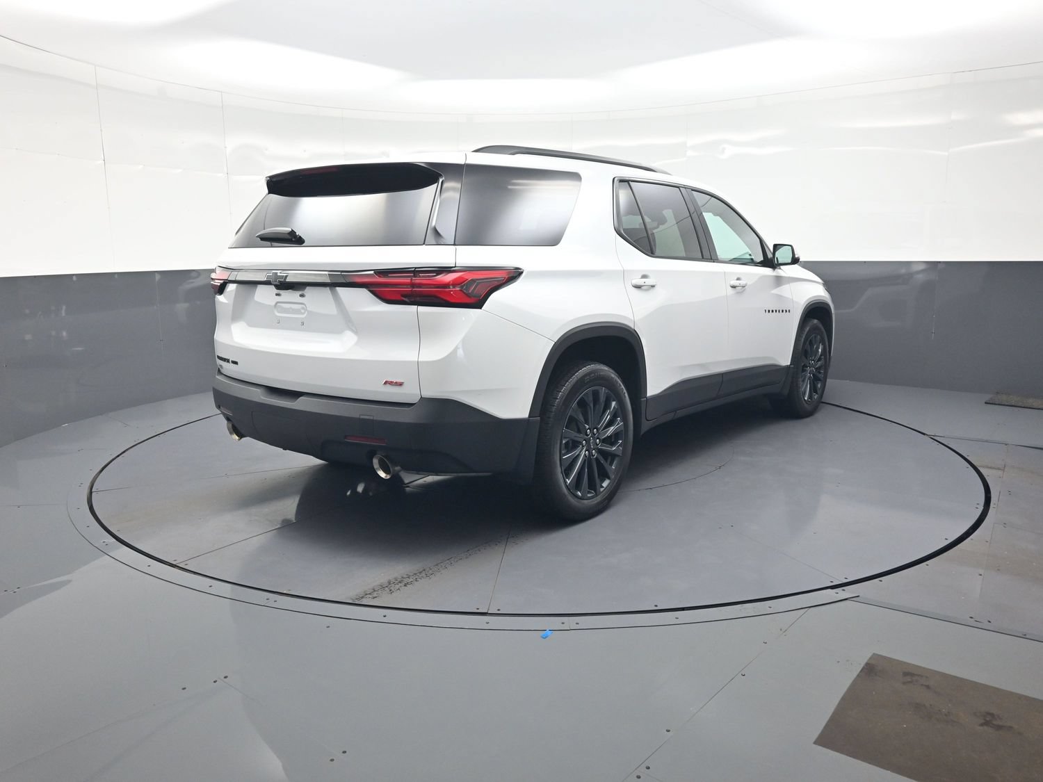 Used 2023 Chevrolet Traverse RS AWD/4WD image 3