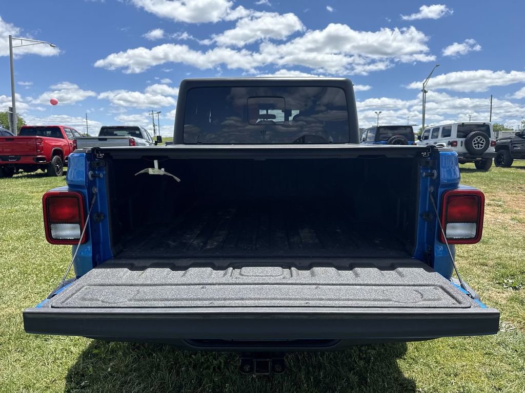 Used 2022 Jeep Gladiator Sport AWD/4WD image 17