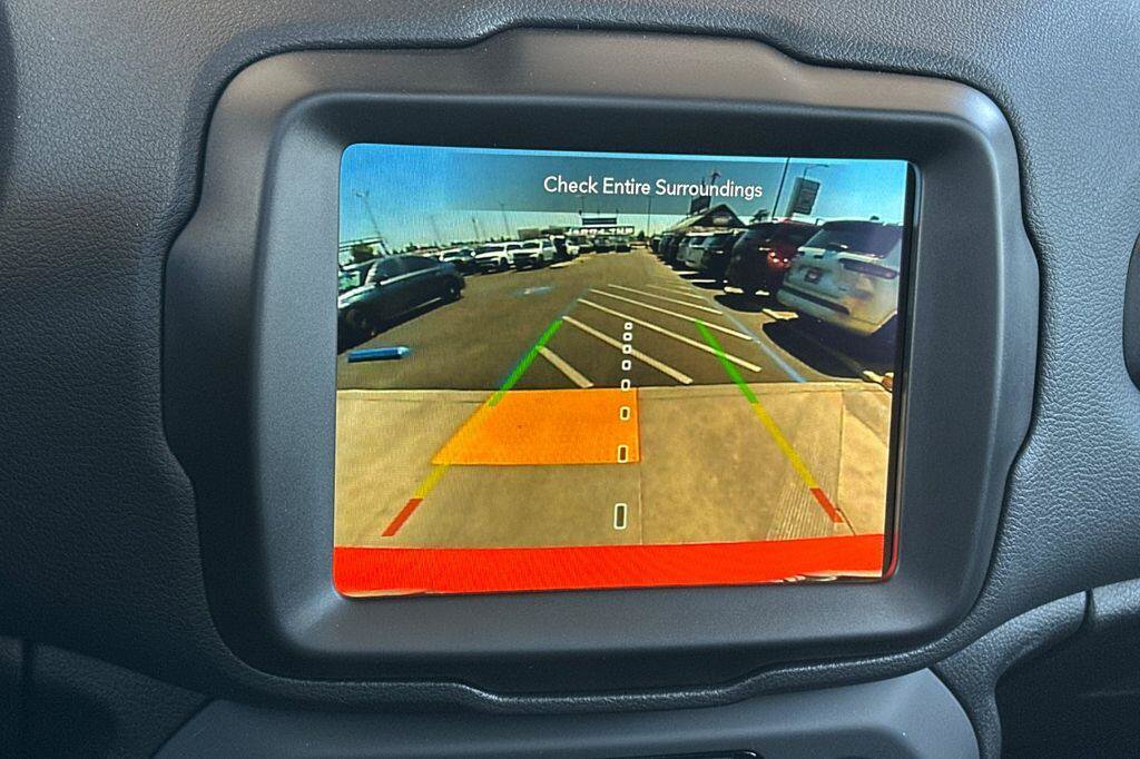 Used 2023 Jeep Renegade Latitude w/ Sun/Sound Group AWD/4WD image 19