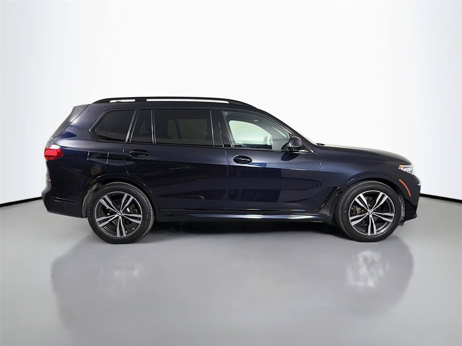Used 2021 BMW X7 xDrive40i w/ M Sport Package AWD/4WD image 4