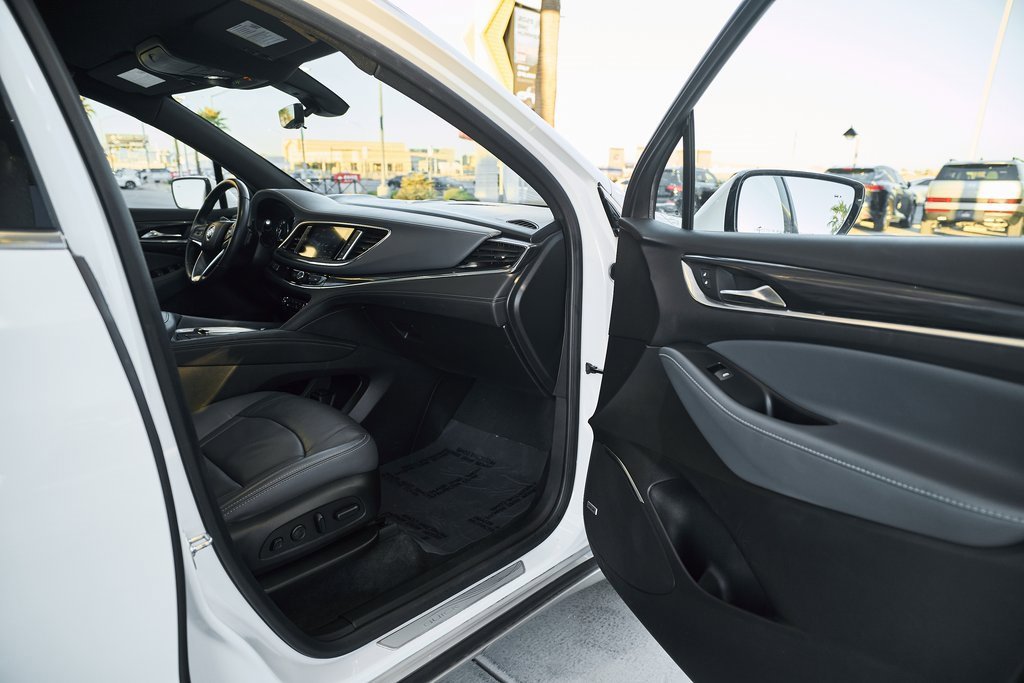 Used 2024 Buick Enclave Premium image 10