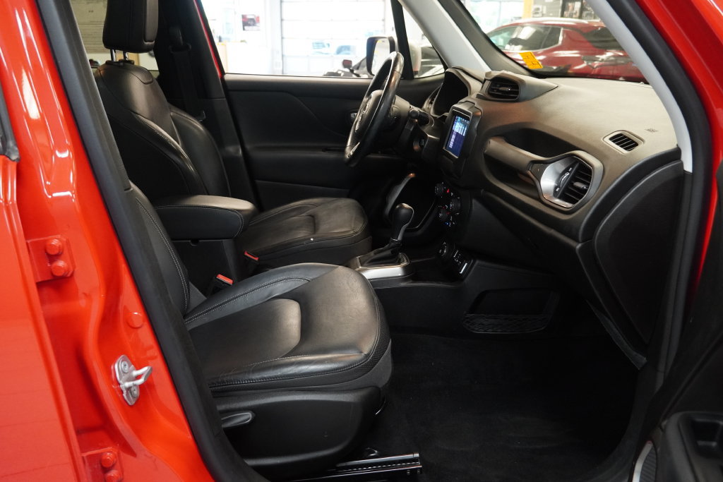 Used 2018 Jeep Renegade Limited AWD/4WD image 25