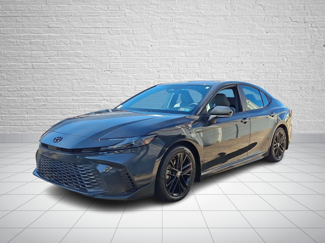 Used 2025 Toyota Camry SE FWD image 3