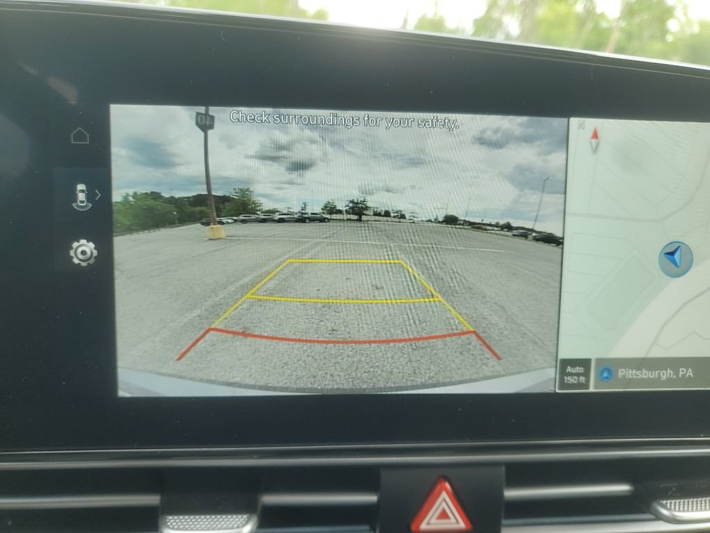 Used 2025 Hyundai Elantra Limited FWD image 18