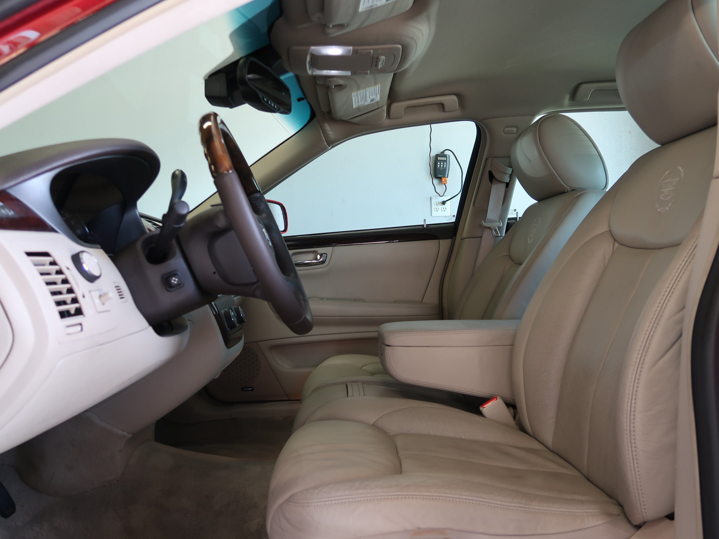 Used 2009 Cadillac DTS FWD image 33