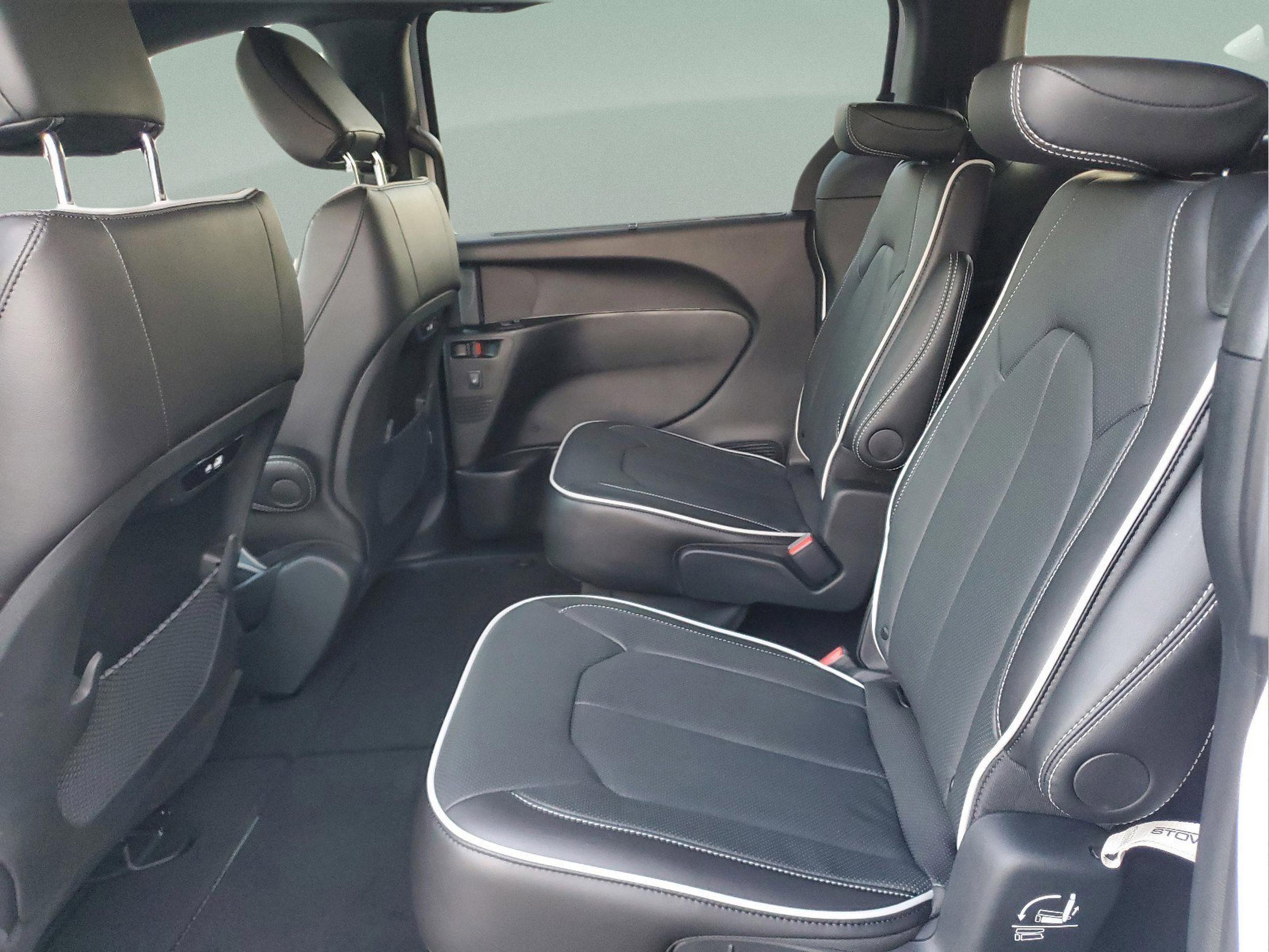New 2026 Chrysler Pacifica Limited w/ S Appearance Package FWD image 7