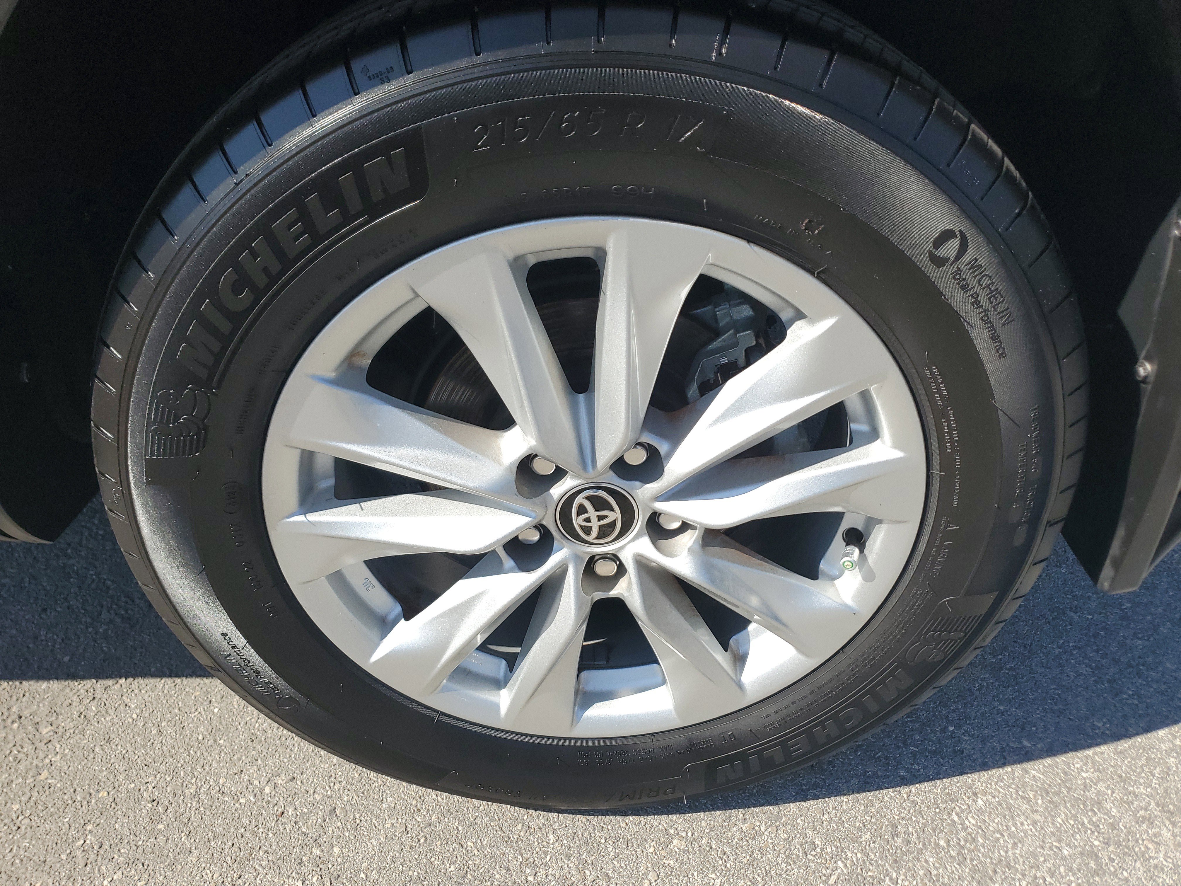 Used 2023 Toyota Corolla Cross LE image 28