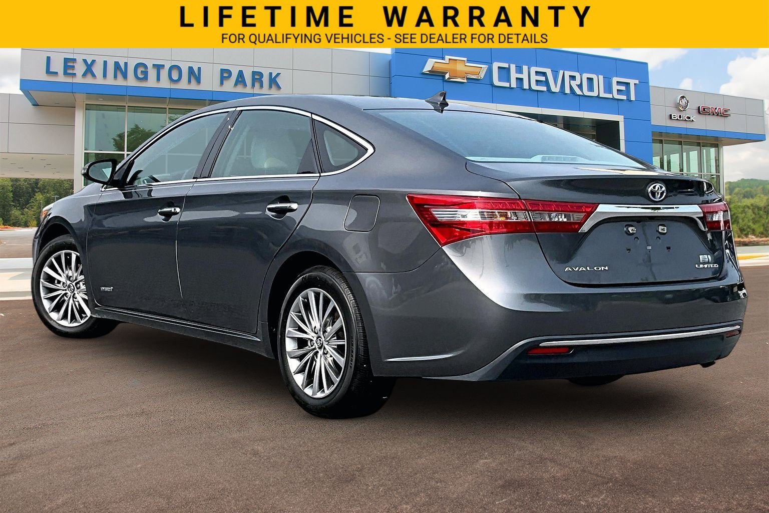 Used 2017 Toyota Avalon Limited w/ All Weather Liner Package FWD image 2