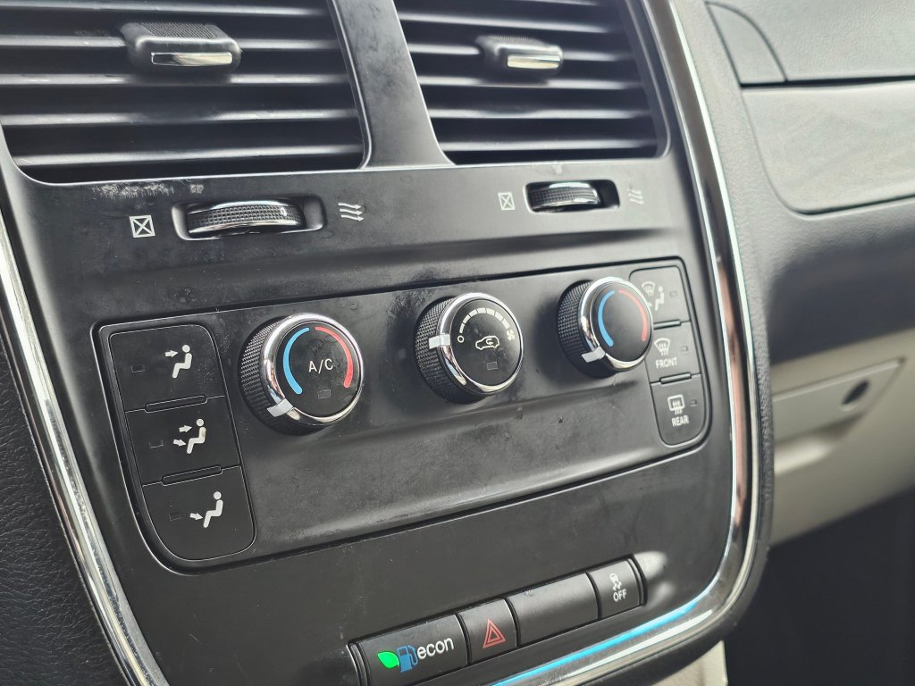 Used 2014 RAM C/V Tradesman FWD image 11