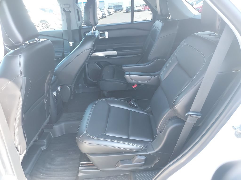 Used 2021 Ford Explorer XLT w/ Equipment Group 202A AWD/4WD image 14