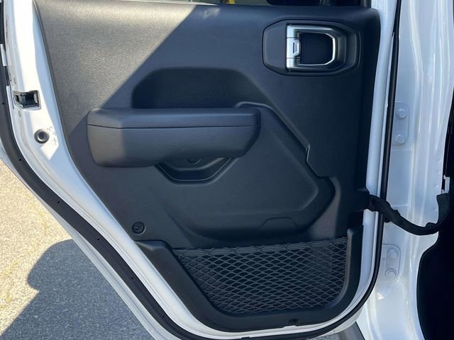 Used 2023 Jeep Gladiator Mojave AWD/4WD image 16