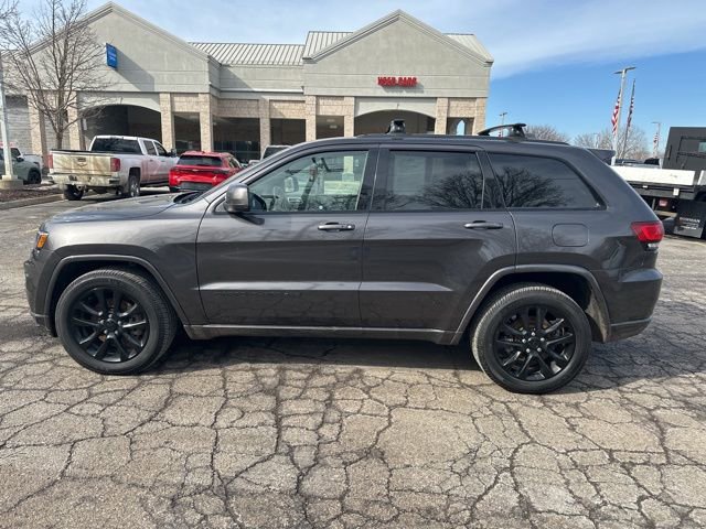 Used 2021 Jeep Grand Cherokee Laredo X image 2