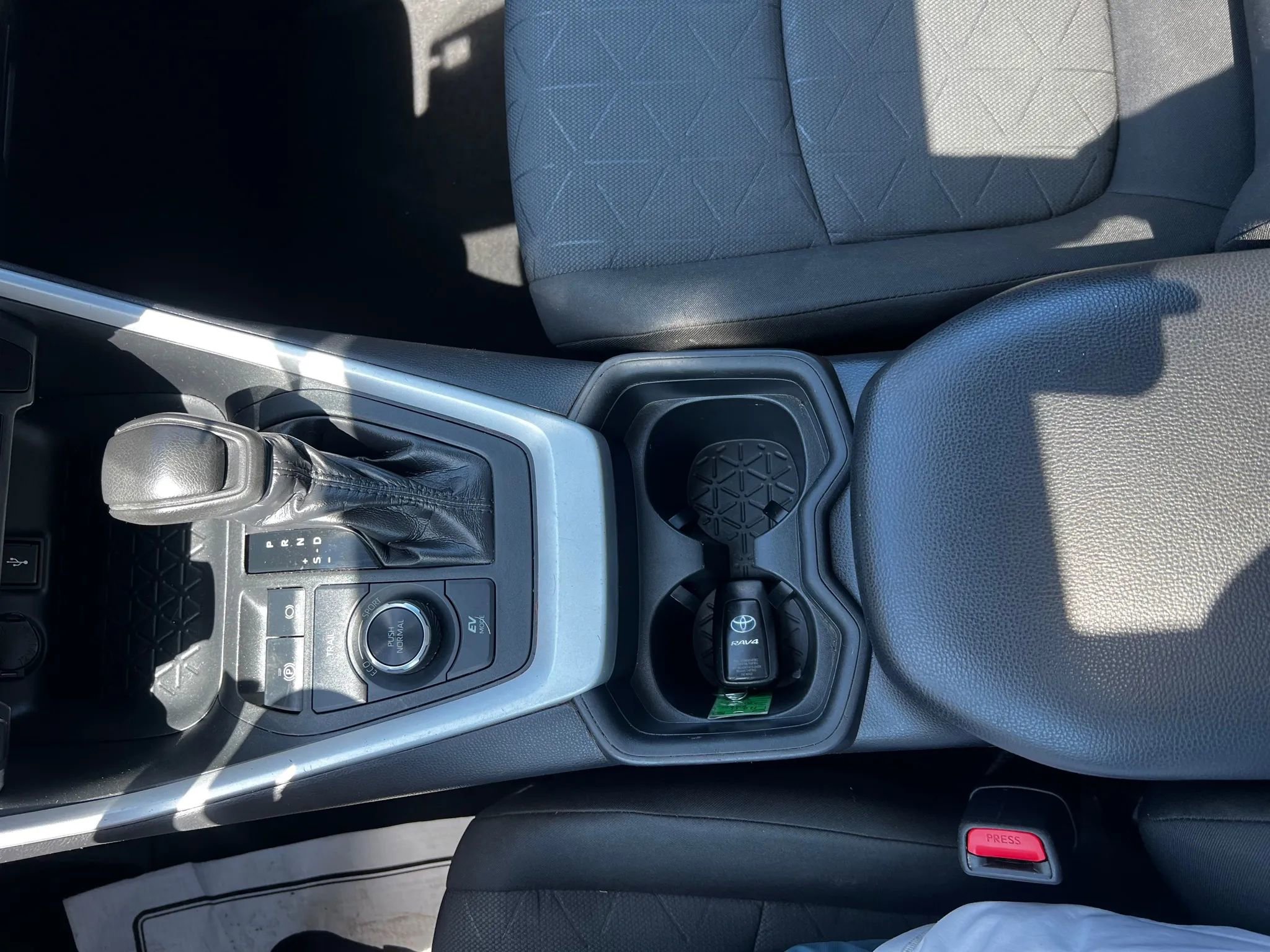 Used 2020 Toyota RAV4 XLE w/ Convenience Package image 16