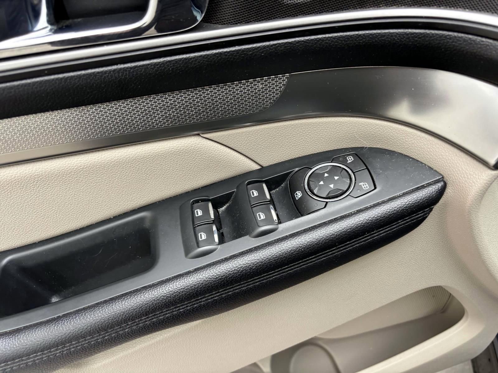 Used 2018 Ford Explorer XLT w/ Equipment Group 202A AWD/4WD image 13