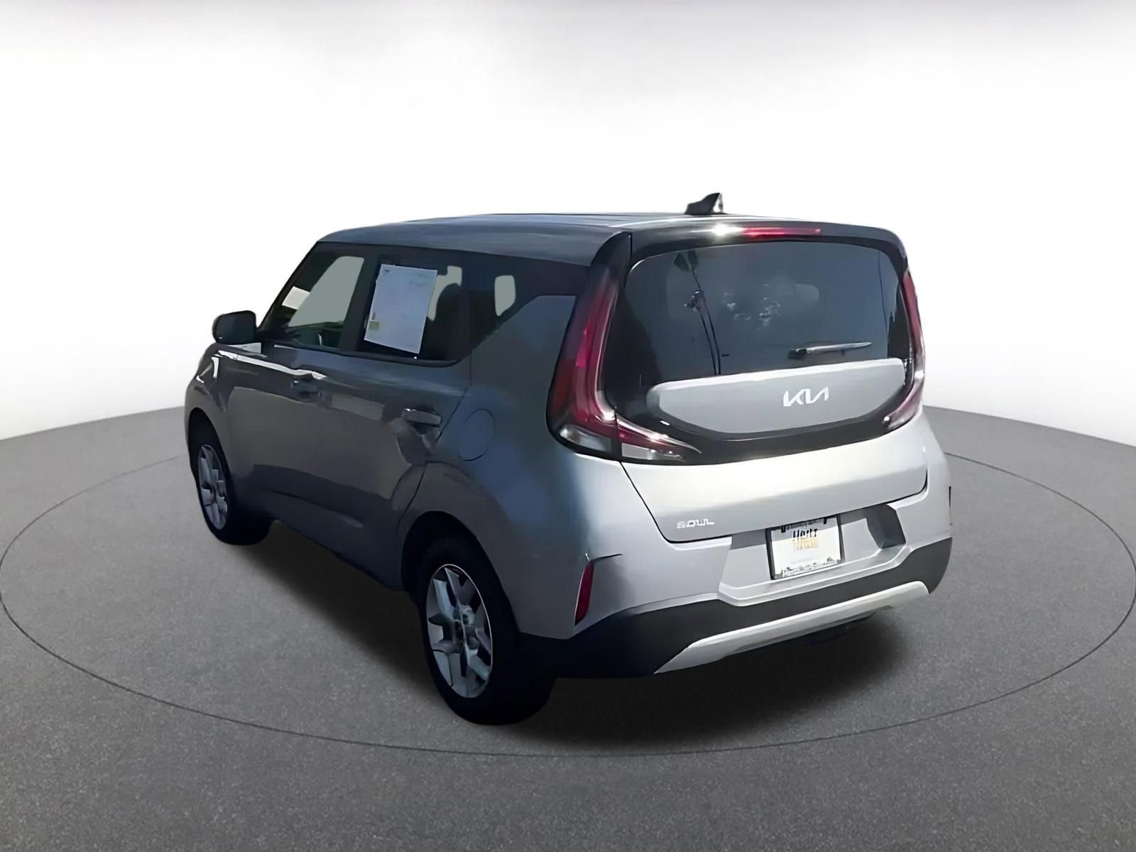 Used 2025 Kia Soul LX w/ LX Technology Package FWD image 15