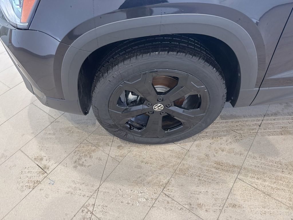 New 2026 Volkswagen Taos SE image 9