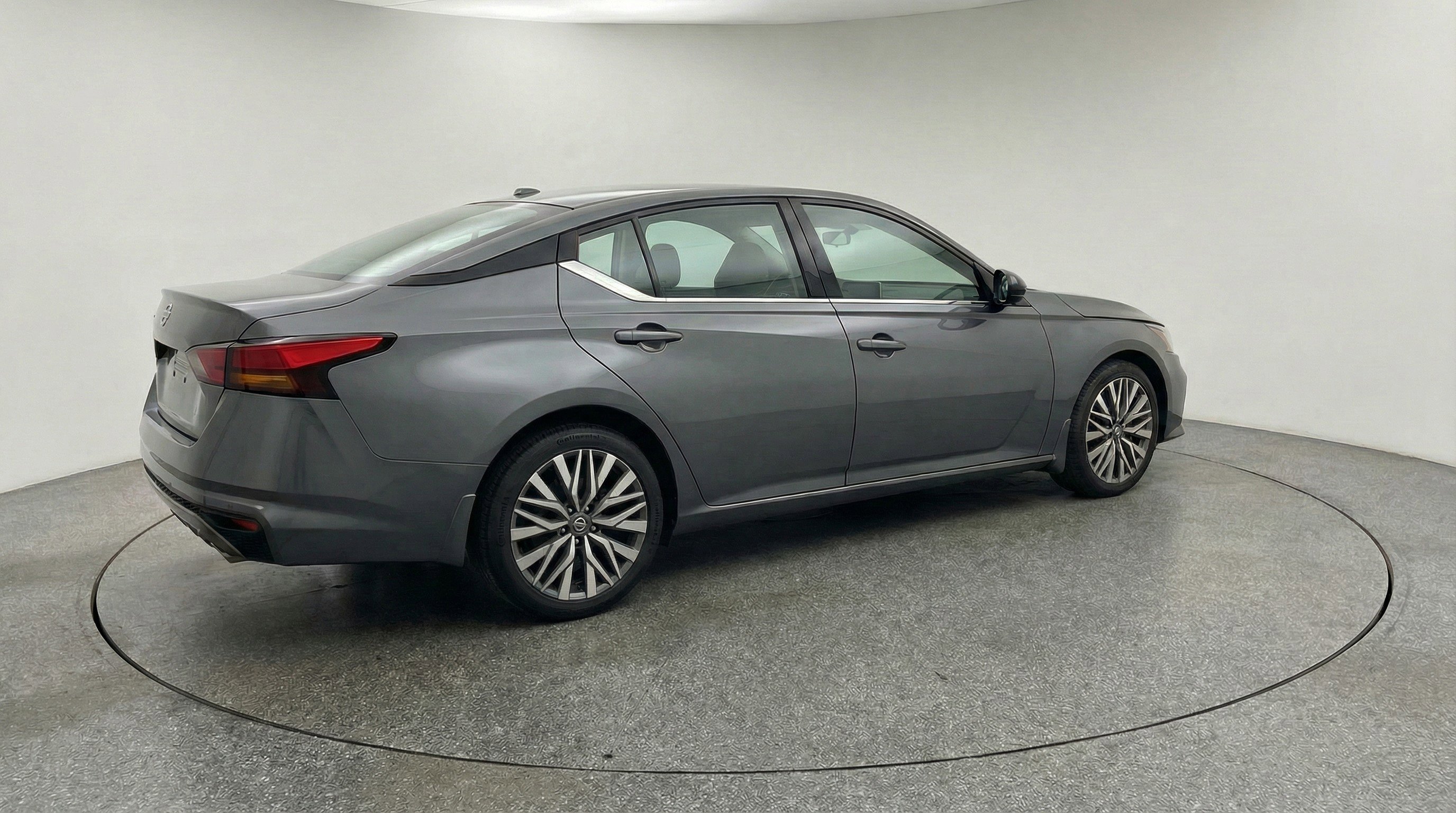 Used 2025 Nissan Altima 2.5 SV image 9