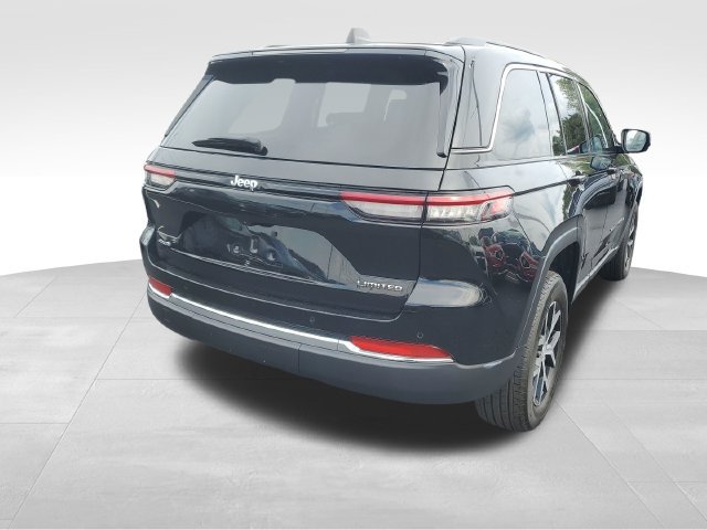 Used 2023 Jeep Grand Cherokee Limited w/ Luxury Tech Group II AWD/4WD image 4