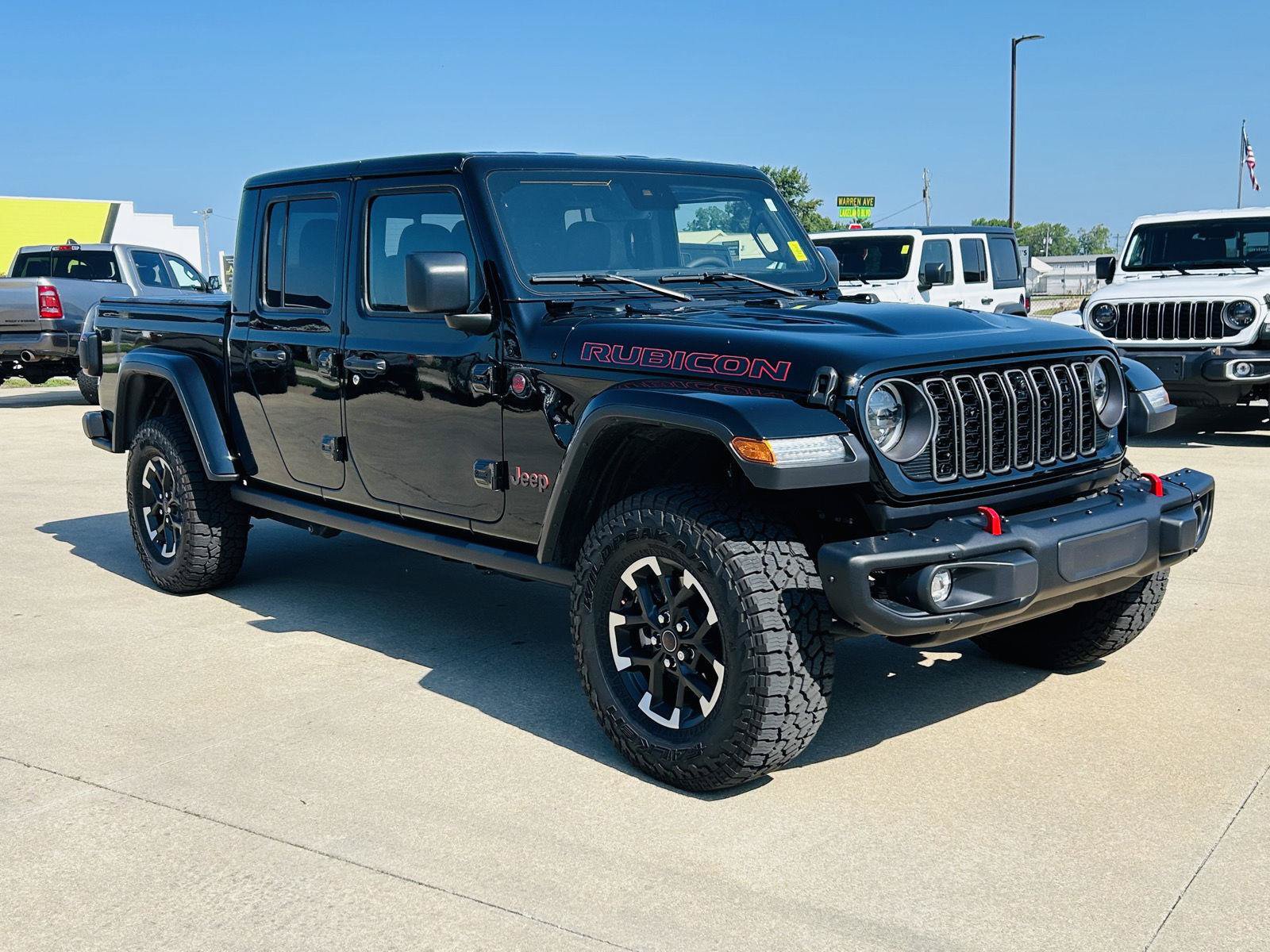 Used 2024 Jeep Gladiator Rubicon AWD/4WD image 2