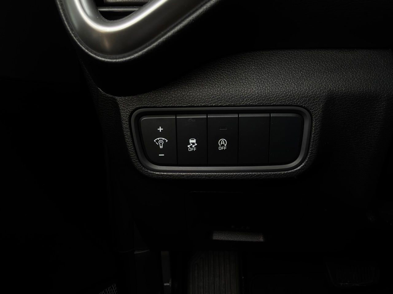 Used 2025 Kia Soul LX w/ LX Technology Package FWD image 19