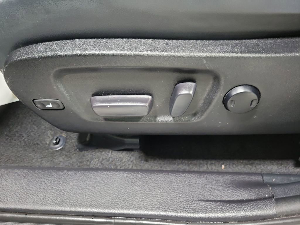 Used 2019 Toyota Highlander XLE image 29