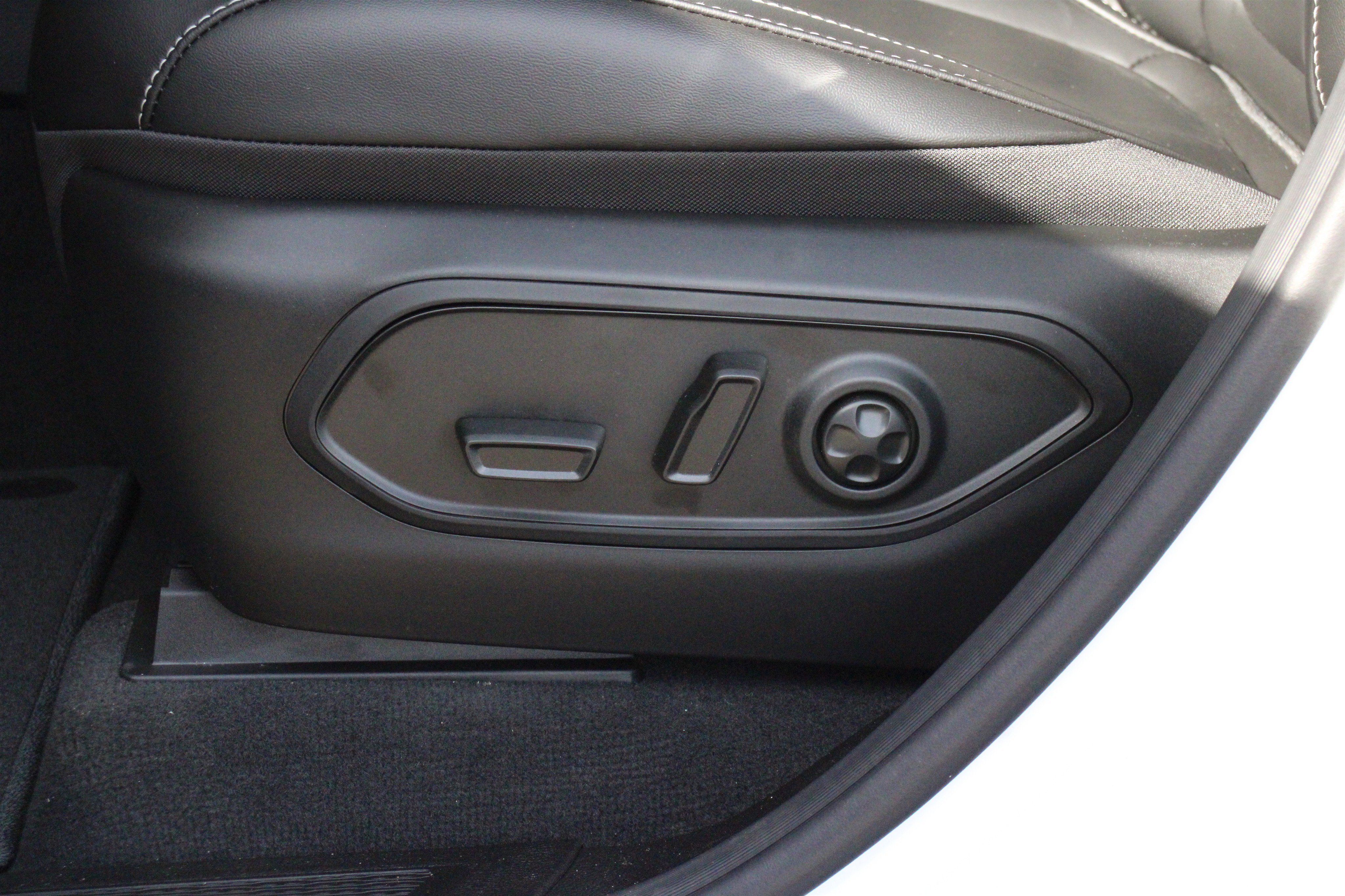 New 2026 Jeep Grand Cherokee Limited image 4