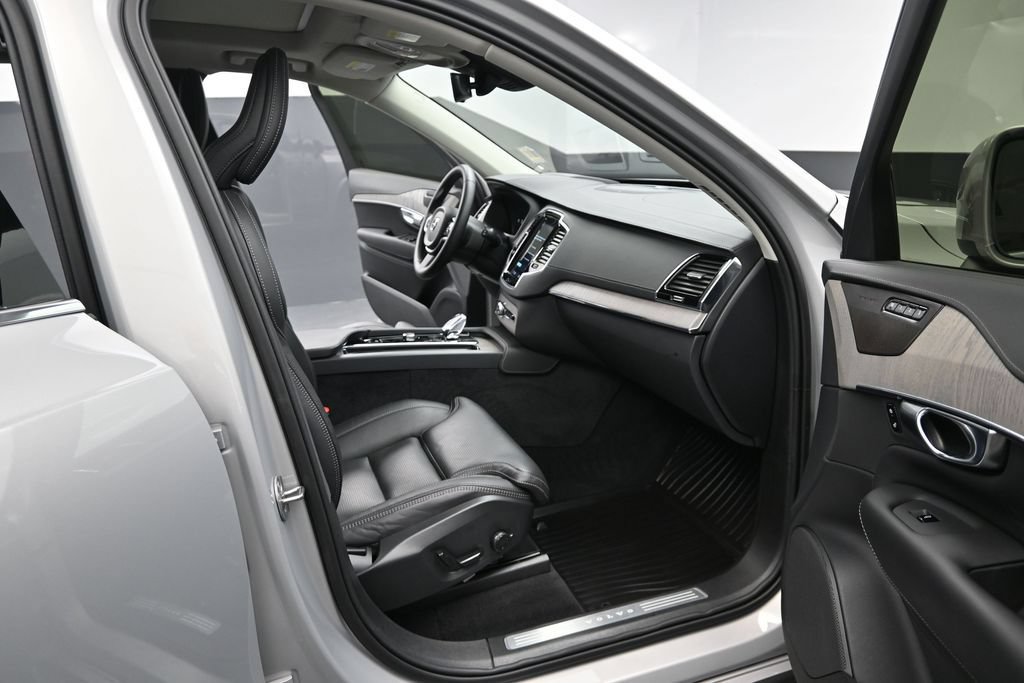 Used 2025 Volvo XC90 T8 Ultra w/ Protection Package Premier AWD/4WD image 20