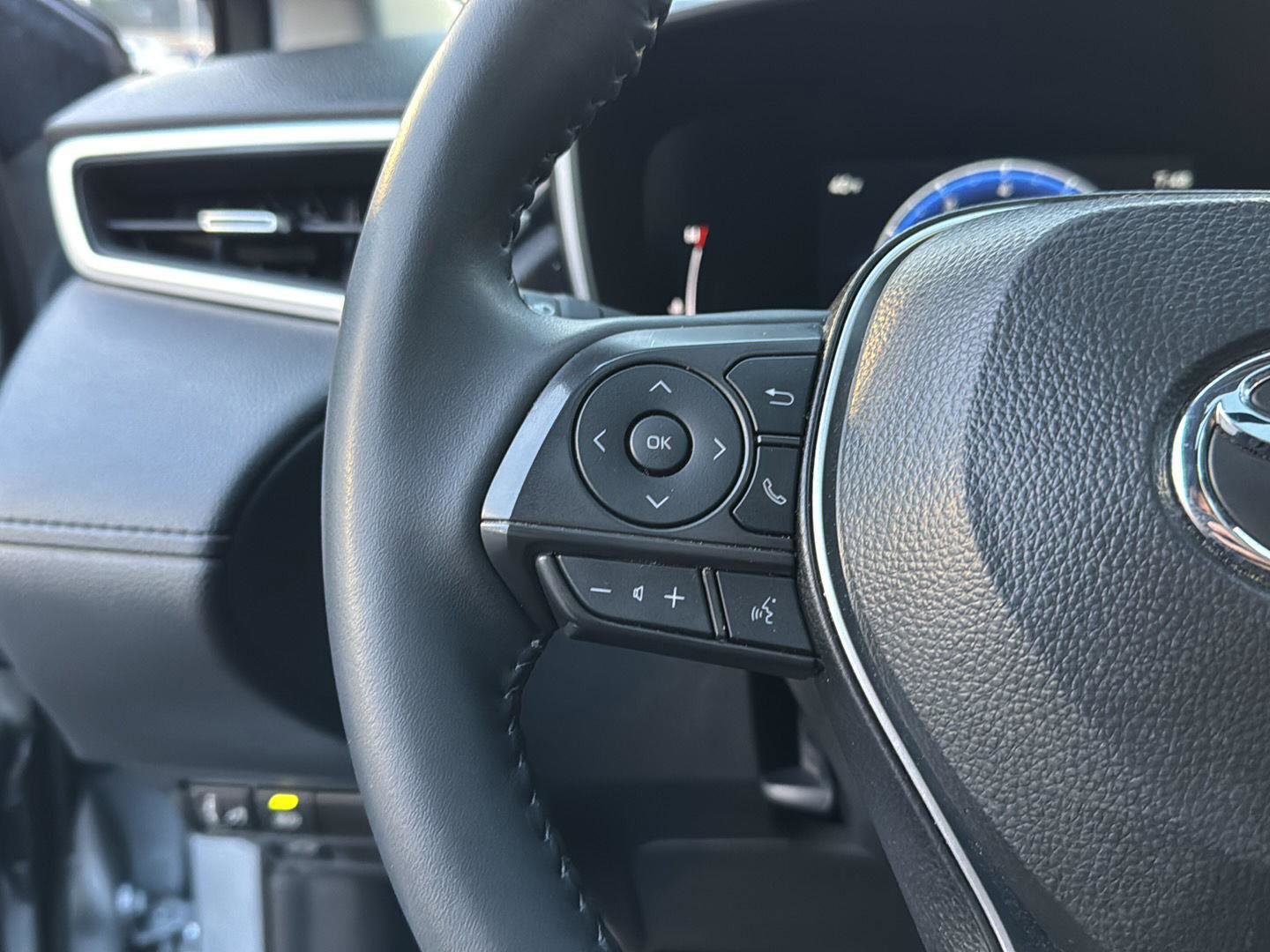 Certified 2025 Toyota Corolla Cross XLE image 18