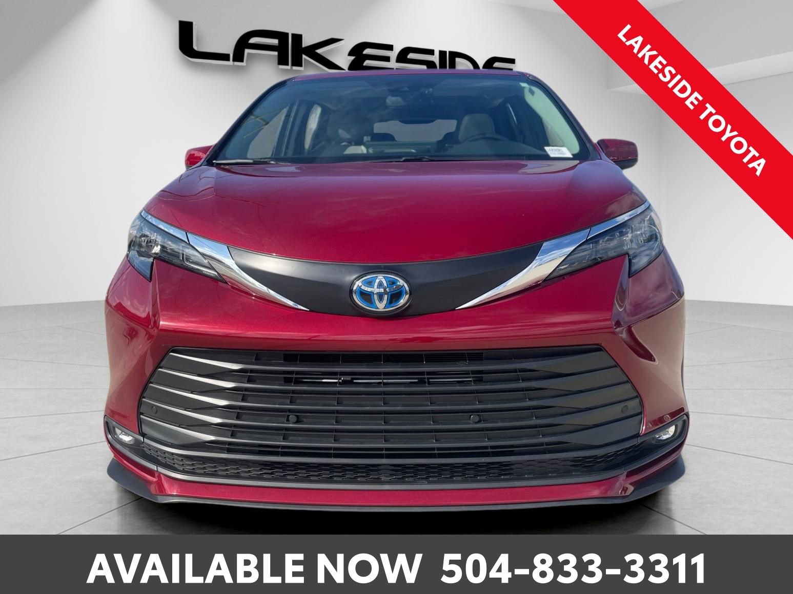 Used 2025 Toyota Sienna XLE image 9