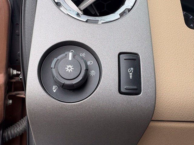 Used 2011 Ford F350 Lariat w/ Lariat Interior Pkg AWD/4WD image 21