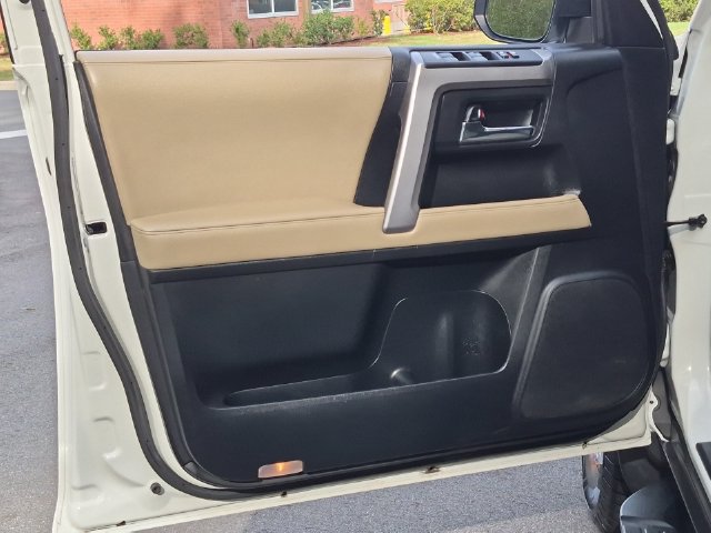 Used 2022 Toyota 4Runner SR5 Premium w/ Moonroof Package RWD image 30