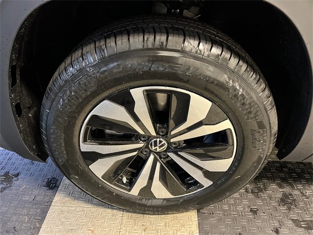 New 2026 Volkswagen Taos SE image 8
