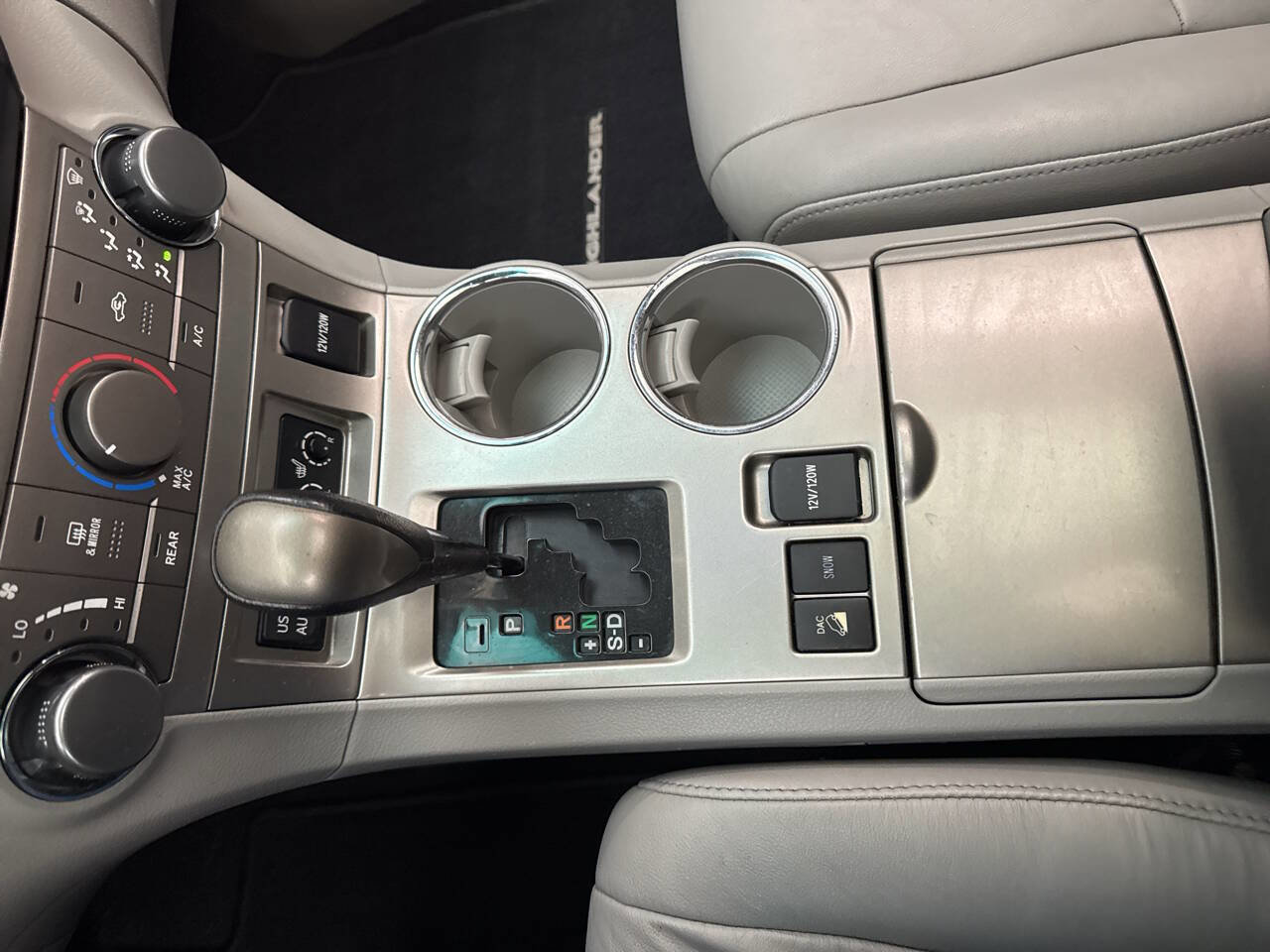 Used 2012 Toyota Highlander SE w/ Tow Pkg AWD/4WD image 26