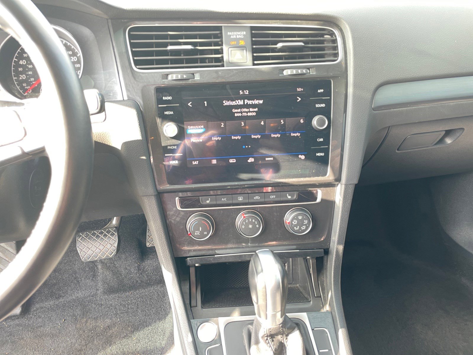 Used 2019 Volkswagen Golf SE w/ Driver Assistance Package image 9