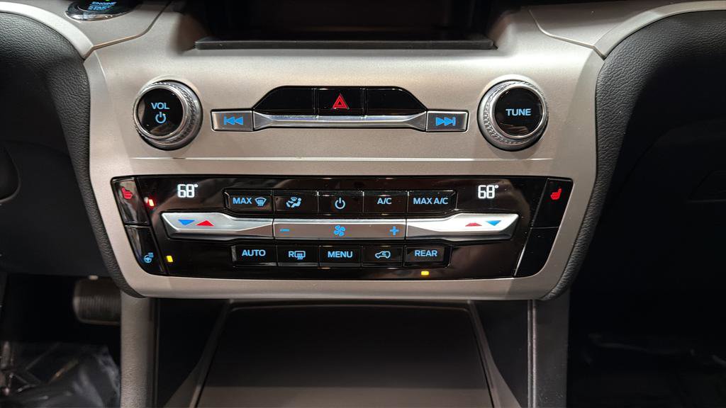 Used 2020 Ford Explorer XLT w/ Equipment Group 202A image 14